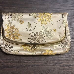 Elegant Floral Clutch